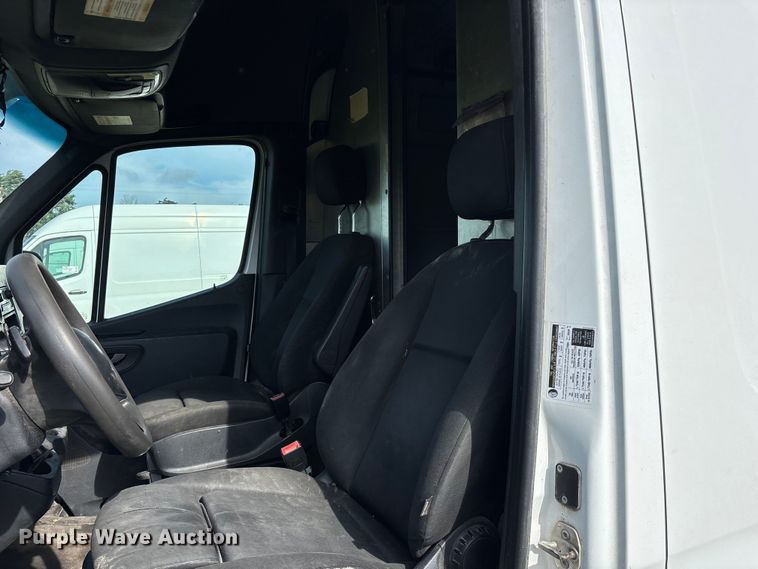 image for item FG0496 2019 Freightliner Sprinter 2500 van
