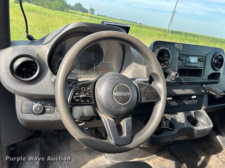 image for item FG0496 2019 Freightliner Sprinter 2500 van