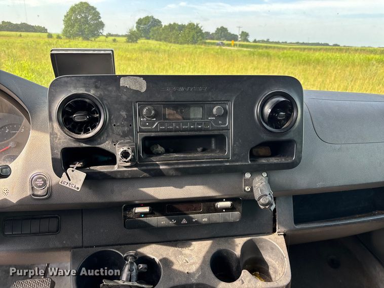 image for item FG0496 2019 Freightliner Sprinter 2500 van