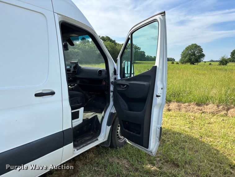 image for item FG0496 2019 Freightliner Sprinter 2500 van