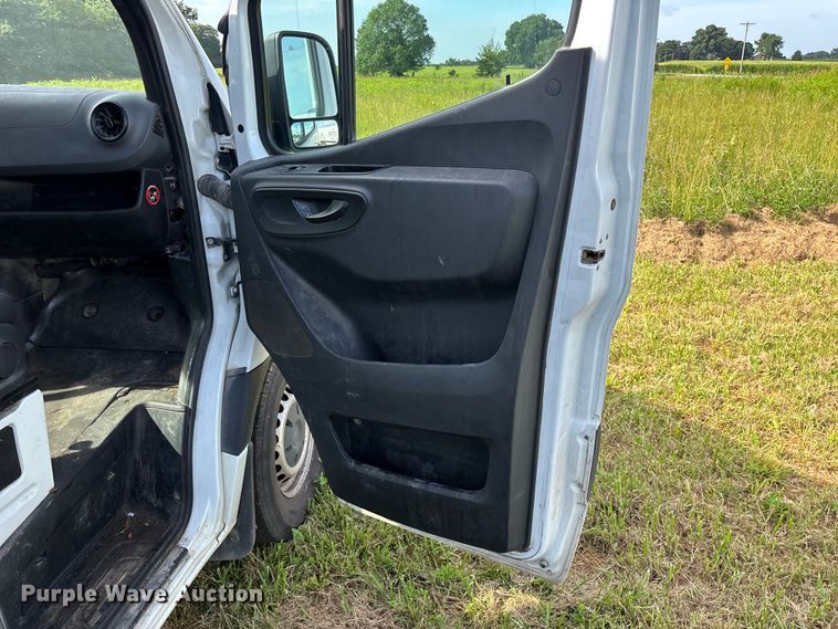 image for item FG0496 2019 Freightliner Sprinter 2500 van