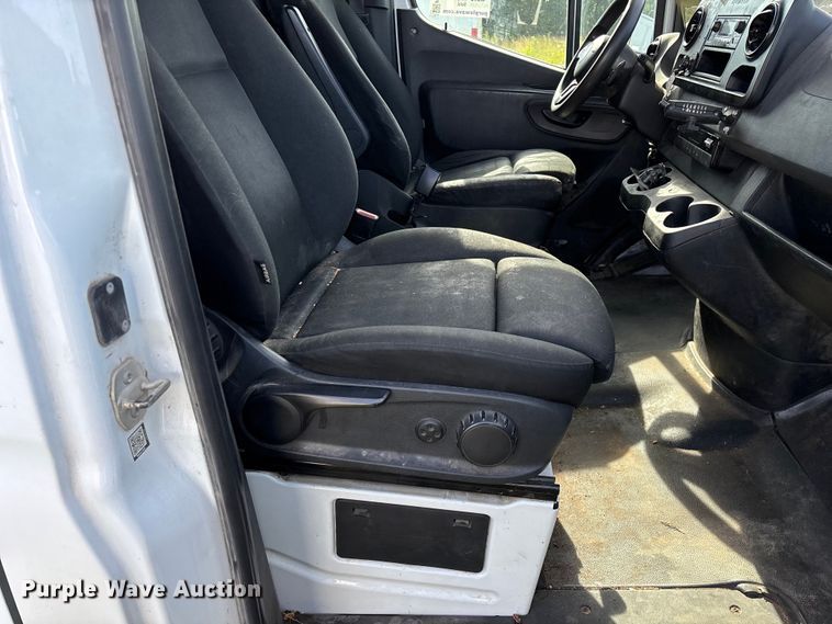 image for item FG0496 2019 Freightliner Sprinter 2500 van