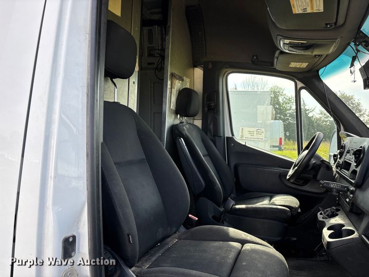 image for item FG0496 2019 Freightliner Sprinter 2500 van