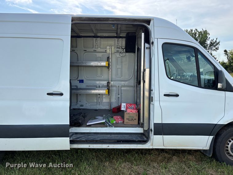 image for item FG0496 2019 Freightliner Sprinter 2500 van
