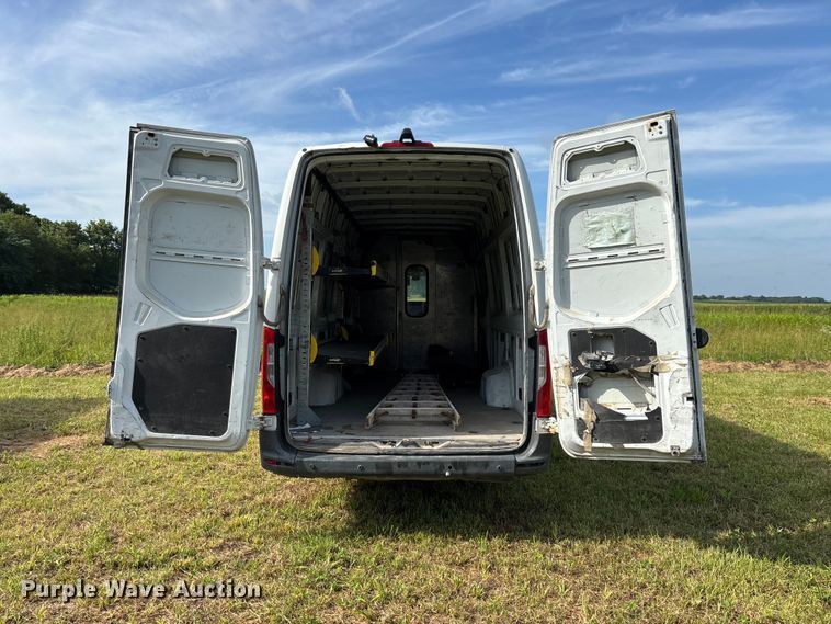 image for item FG0496 2019 Freightliner Sprinter 2500 van