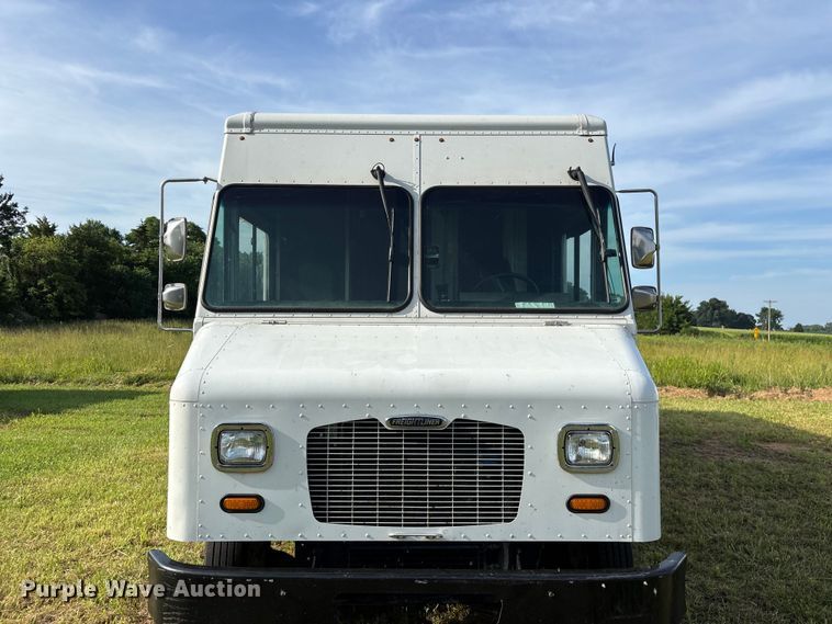 image for item FG0497 2017 Freightliner delivery truck