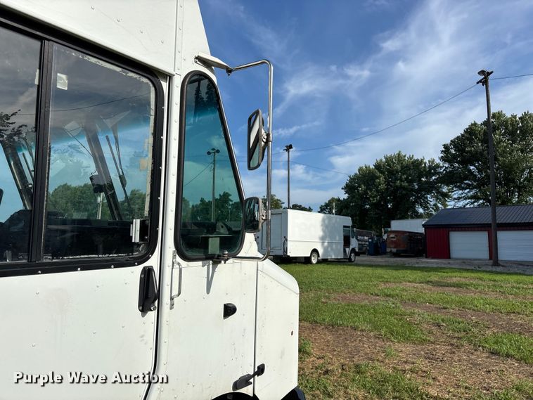 image for item FG0497 2017 Freightliner delivery truck