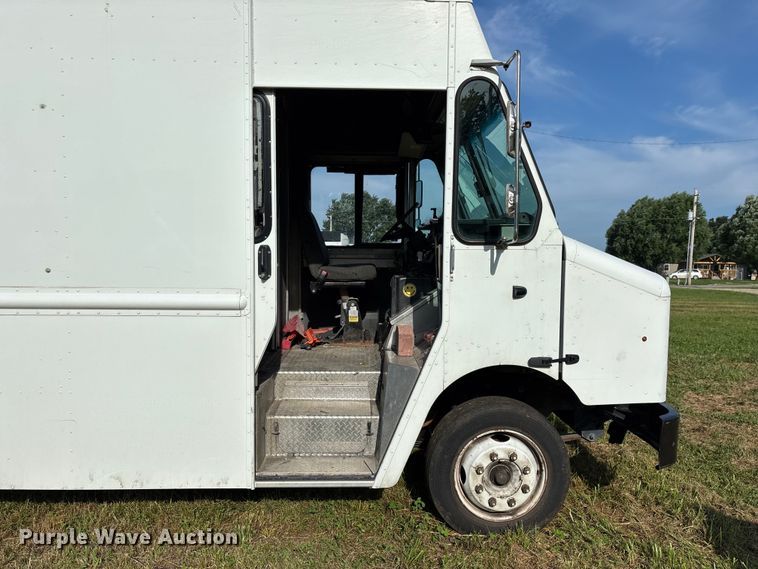 image for item FG0497 2017 Freightliner delivery truck