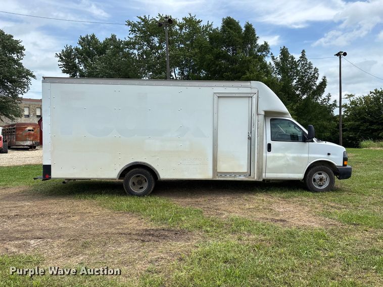 image for item FG0503 2018 GMC G3500 box truck