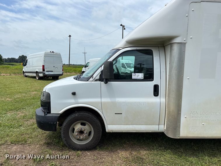 image for item FG0503 2018 GMC G3500 box truck