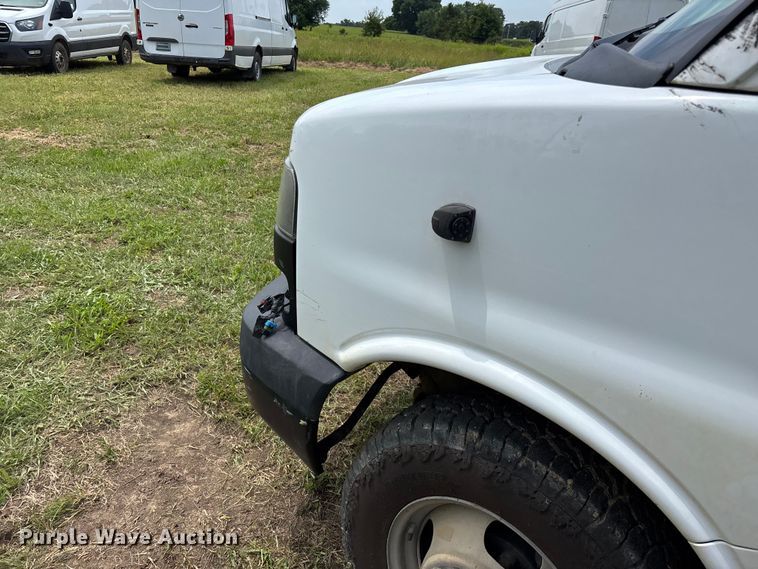 image for item FG0503 2018 GMC G3500 box truck
