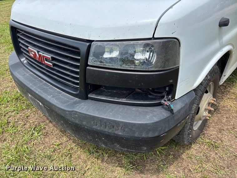 image for item FG0503 2018 GMC G3500 box truck