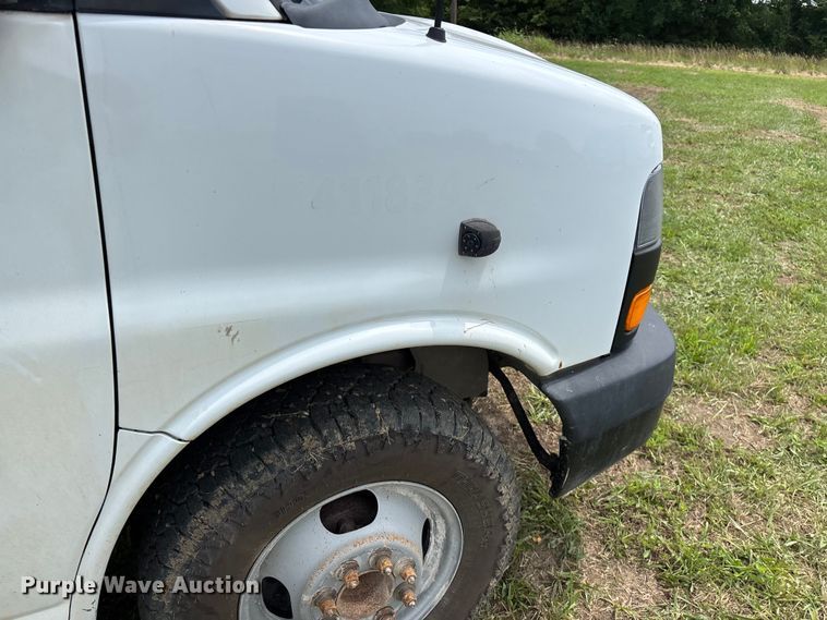 image for item FG0503 2018 GMC G3500 box truck