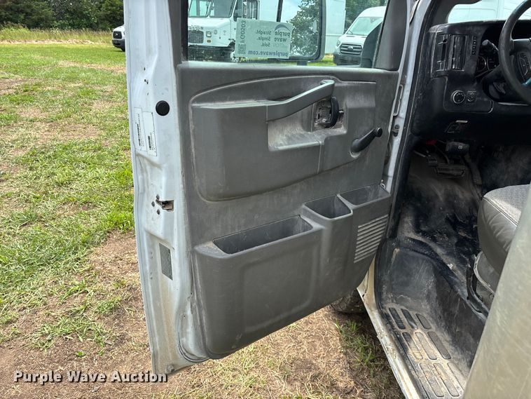 image for item FG0503 2018 GMC G3500 box truck