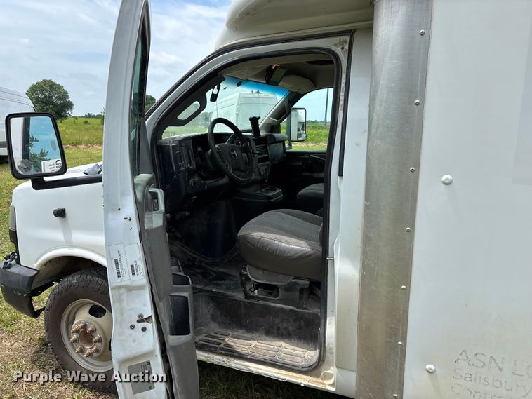 image for item FG0503 2018 GMC G3500 box truck