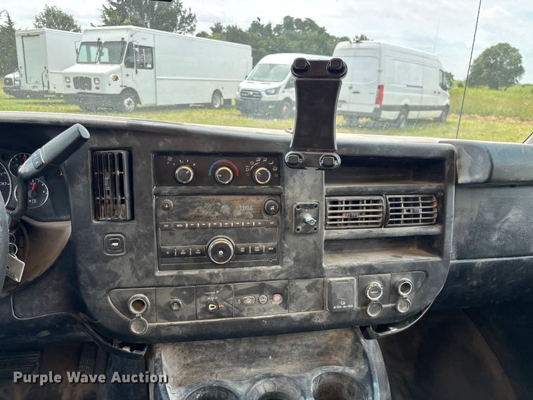 image for item FG0503 2018 GMC G3500 box truck
