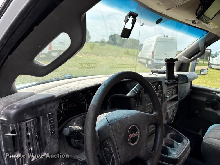 image for item FG0503 2018 GMC G3500 box truck