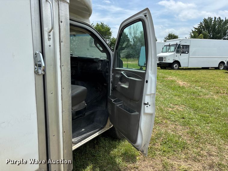 image for item FG0503 2018 GMC G3500 box truck