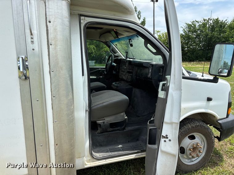 image for item FG0503 2018 GMC G3500 box truck