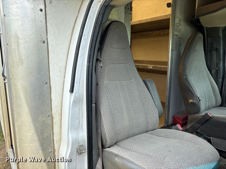 image for item FG0503 2018 GMC G3500 box truck
