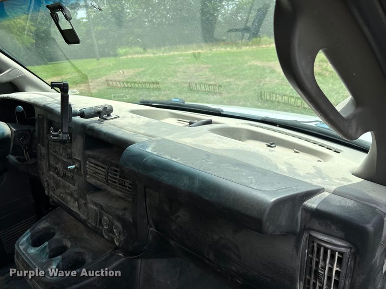 image for item FG0503 2018 GMC G3500 box truck