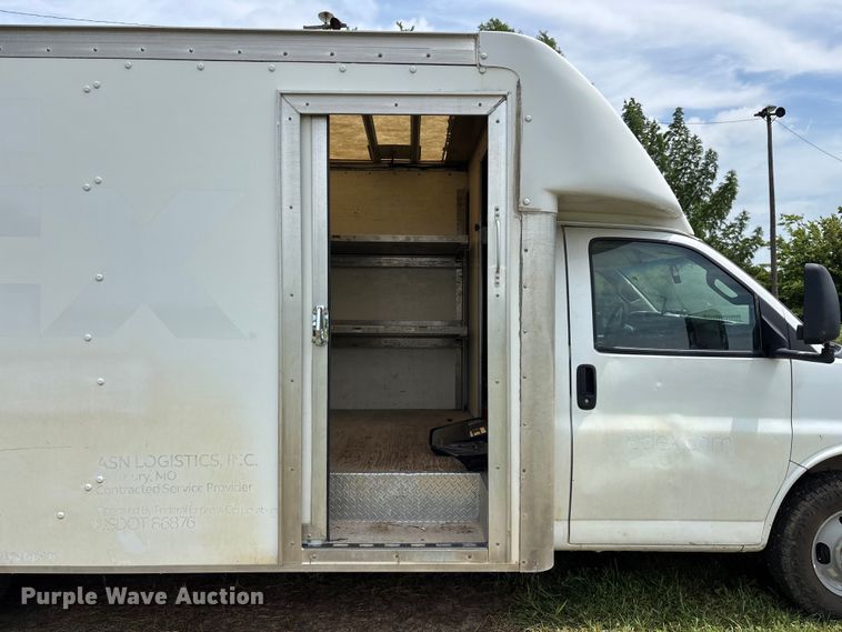 image for item FG0503 2018 GMC G3500 box truck