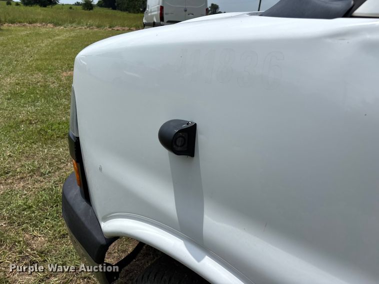 image for item FG0504 2018 GMC G3500 Box truck