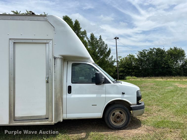 image for item FG0504 2018 GMC G3500 Box truck