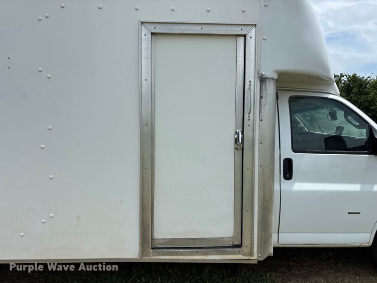 image for item FG0504 2018 GMC G3500 Box truck