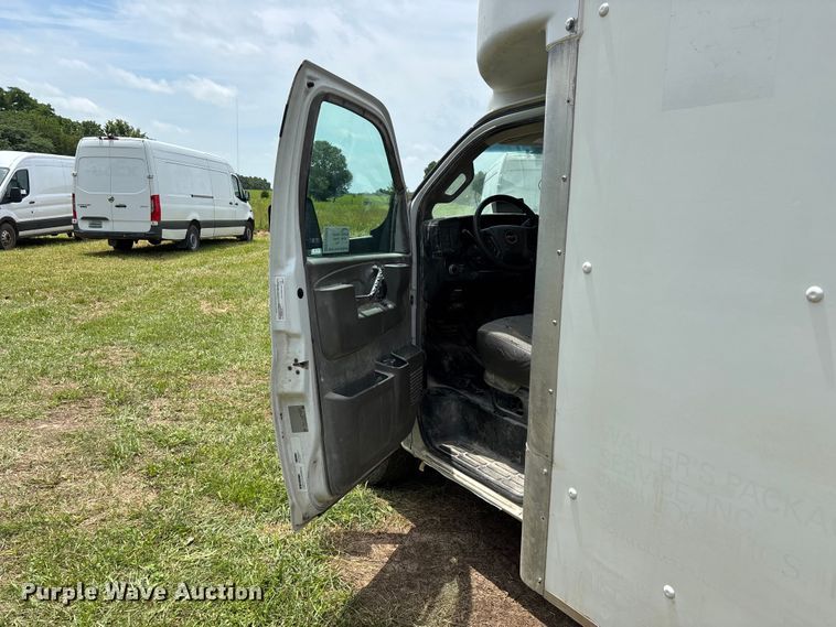 image for item FG0504 2018 GMC G3500 Box truck