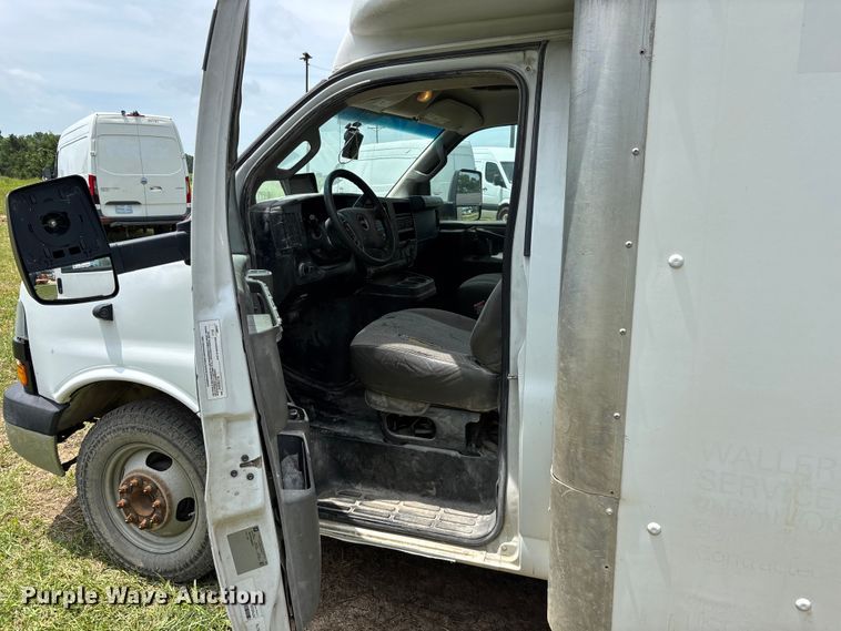 image for item FG0504 2018 GMC G3500 Box truck