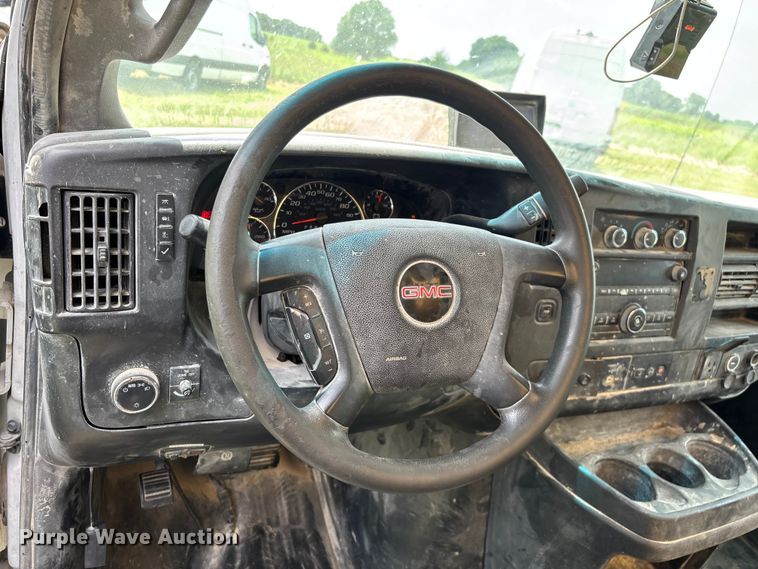 image for item FG0504 2018 GMC G3500 Box truck