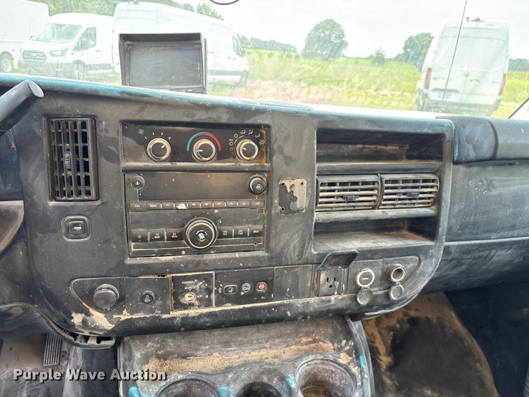 image for item FG0504 2018 GMC G3500 Box truck