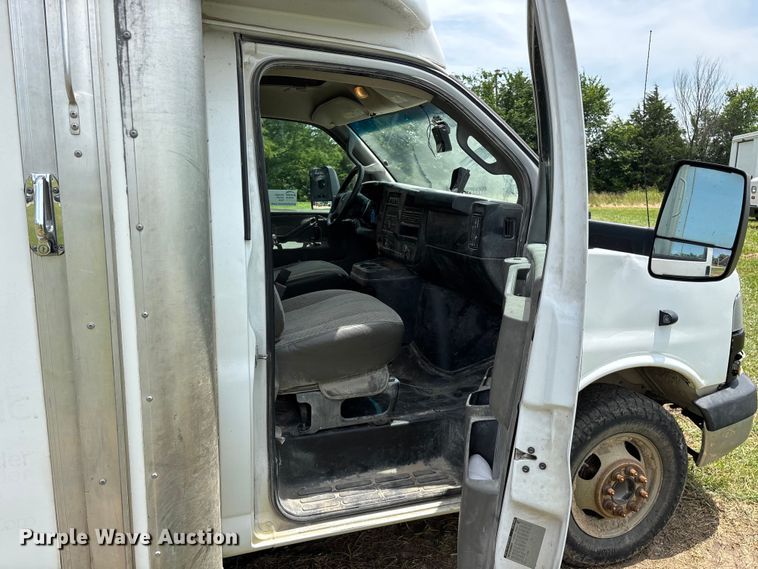 image for item FG0504 2018 GMC G3500 Box truck