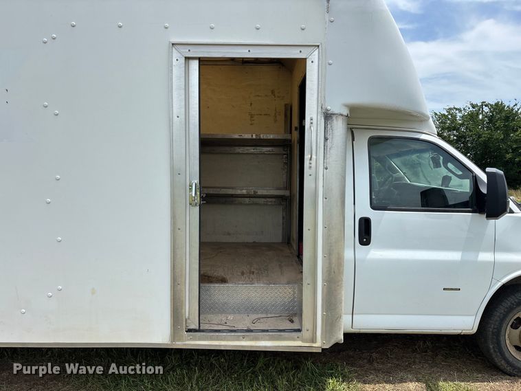 image for item FG0504 2018 GMC G3500 Box truck