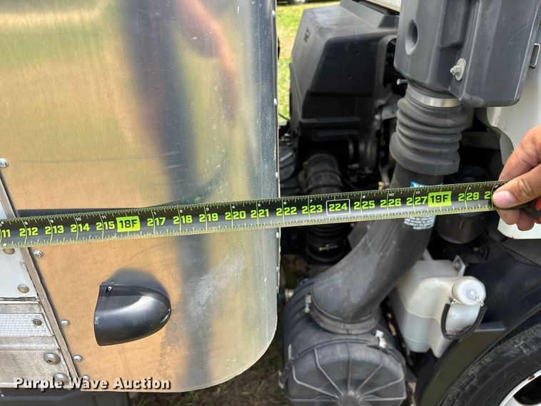 image for item FG0506 2016 Isuzu NQR box truck
