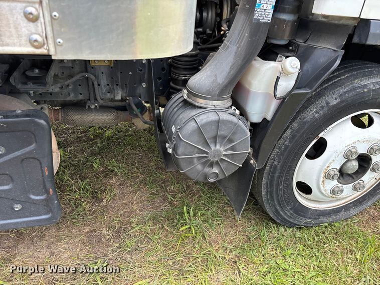 image for item FG0506 2016 Isuzu NQR box truck