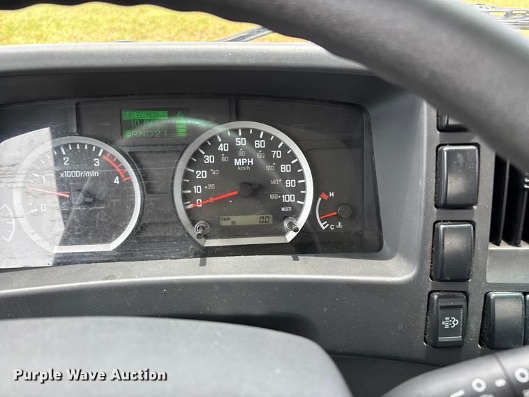 image for item FG0506 2016 Isuzu NQR box truck