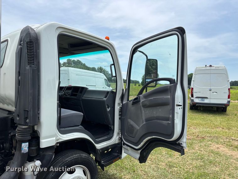 image for item FG0506 2016 Isuzu NQR box truck
