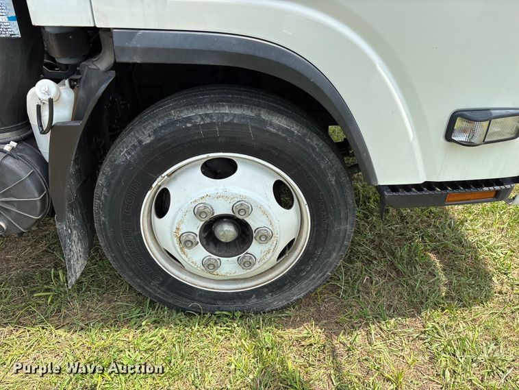 image for item FG0506 2016 Isuzu NQR box truck