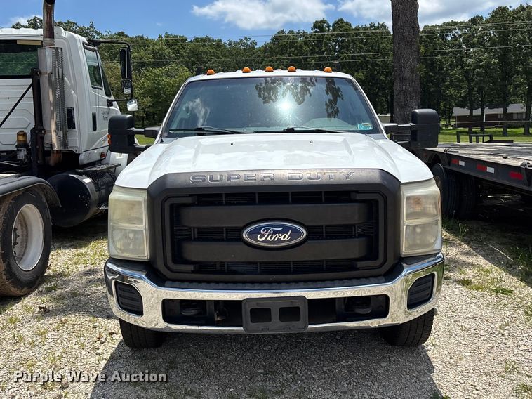 image for item FG0511 2011 Ford F350 Super Duty Crew Cab flatbed pickup truck
