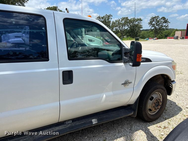 image for item FG0511 2011 Ford F350 Super Duty Crew Cab flatbed pickup truck