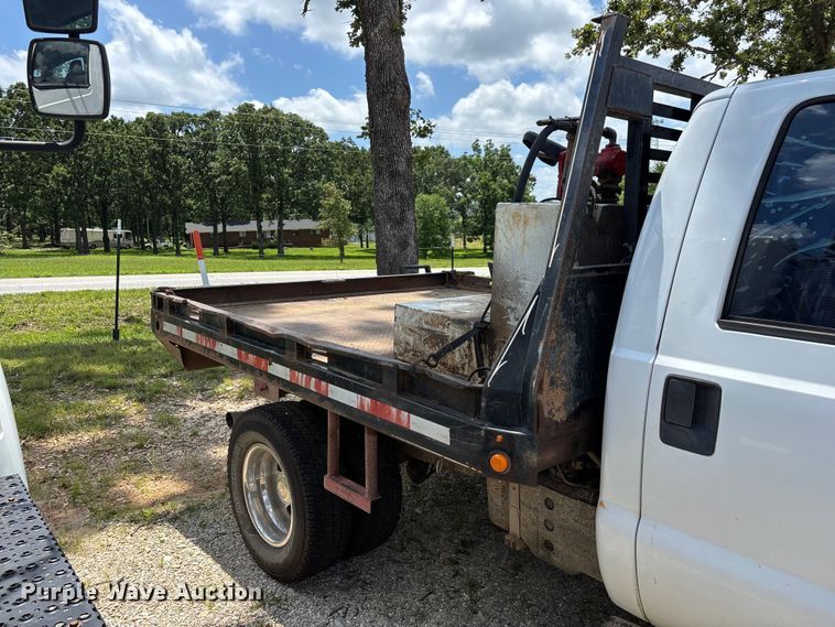 image for item FG0511 2011 Ford F350 Super Duty Crew Cab flatbed pickup truck