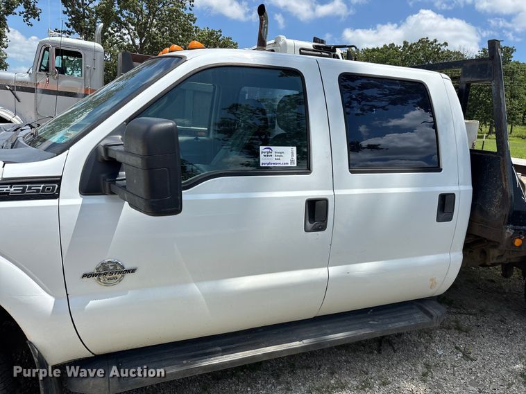 image for item FG0511 2011 Ford F350 Super Duty Crew Cab flatbed pickup truck