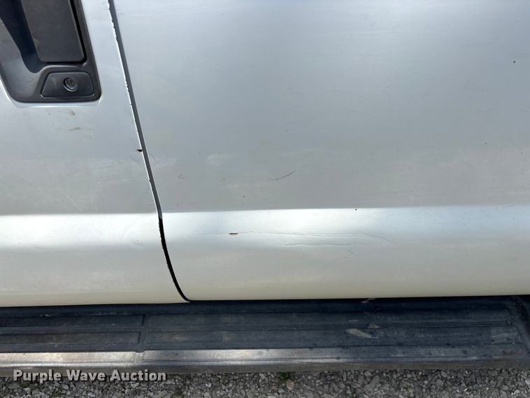 image for item FG0511 2011 Ford F350 Super Duty Crew Cab flatbed pickup truck