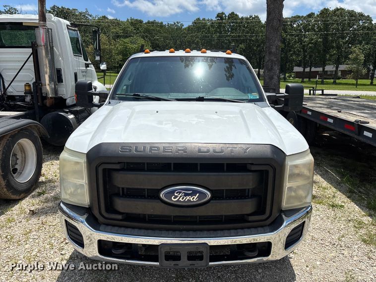 image for item FG0511 2011 Ford F350 Super Duty Crew Cab flatbed pickup truck