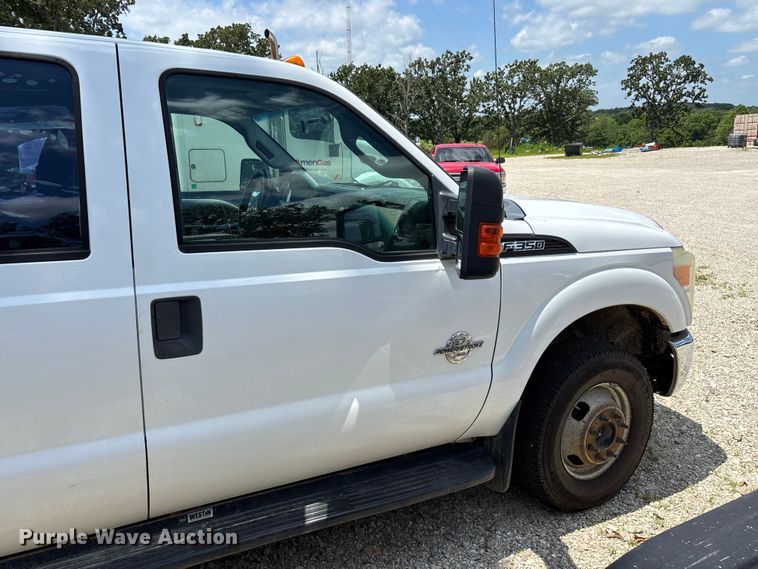 image for item FG0511 2011 Ford F350 Super Duty Crew Cab flatbed pickup truck