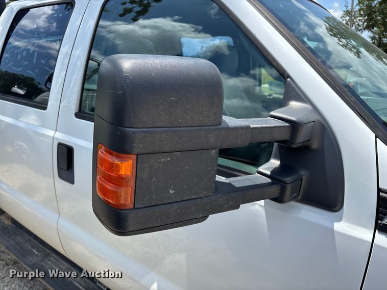 image for item FG0511 2011 Ford F350 Super Duty Crew Cab flatbed pickup truck
