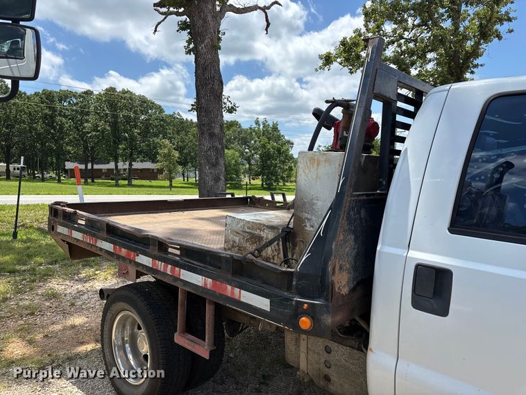 image for item FG0511 2011 Ford F350 Super Duty Crew Cab flatbed pickup truck