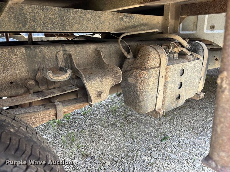 image for item FG0511 2011 Ford F350 Super Duty Crew Cab flatbed pickup truck